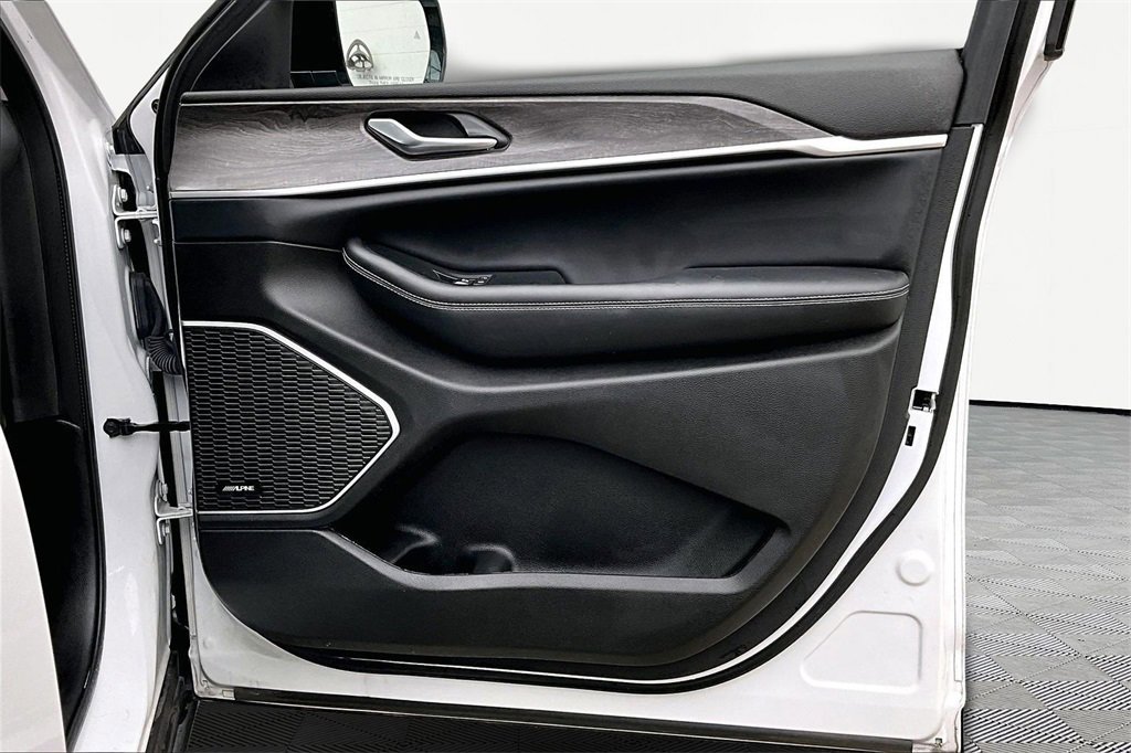 Used 2022 Jeep Grand Cherokee Limited 4xe image 24