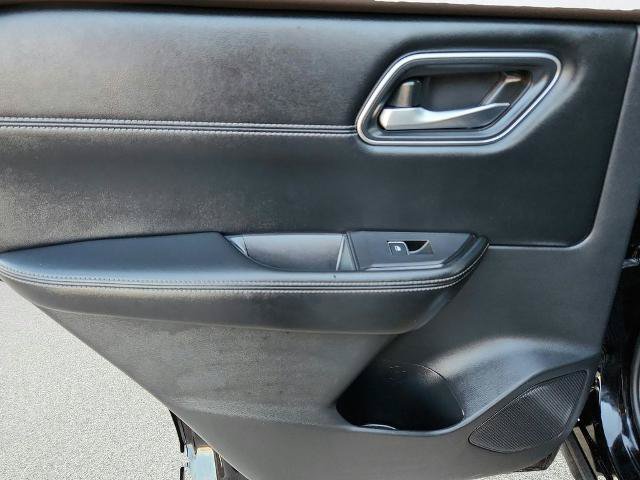 Used 2021 Nissan Rogue Platinum AWD/4WD image 19