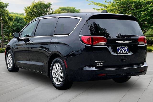 Used 2023 Chrysler Voyager LX FWD image 2