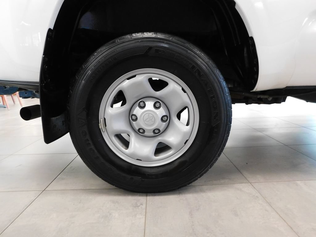 Used 2020 Toyota Tacoma SR w/ SR Convenience Package AWD/4WD image 11