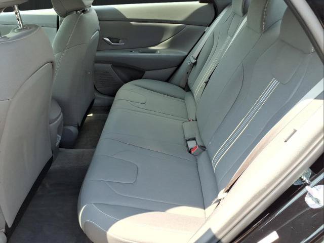 Used 2025 Hyundai Elantra Hybrid FWD image 19