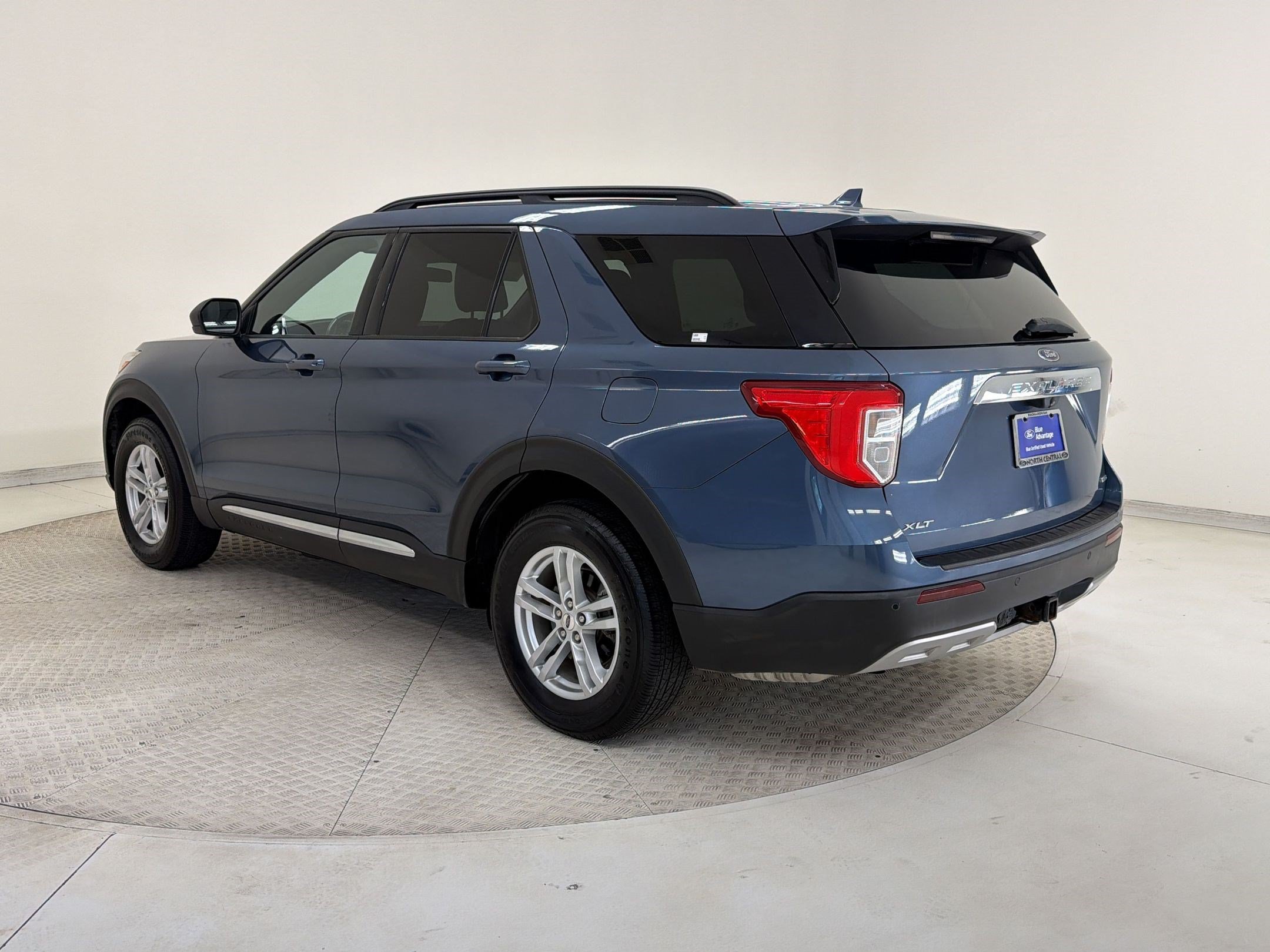 Certified 2020 Ford Explorer XLT w/ Equipment Group 202A AWD/4WD image 3