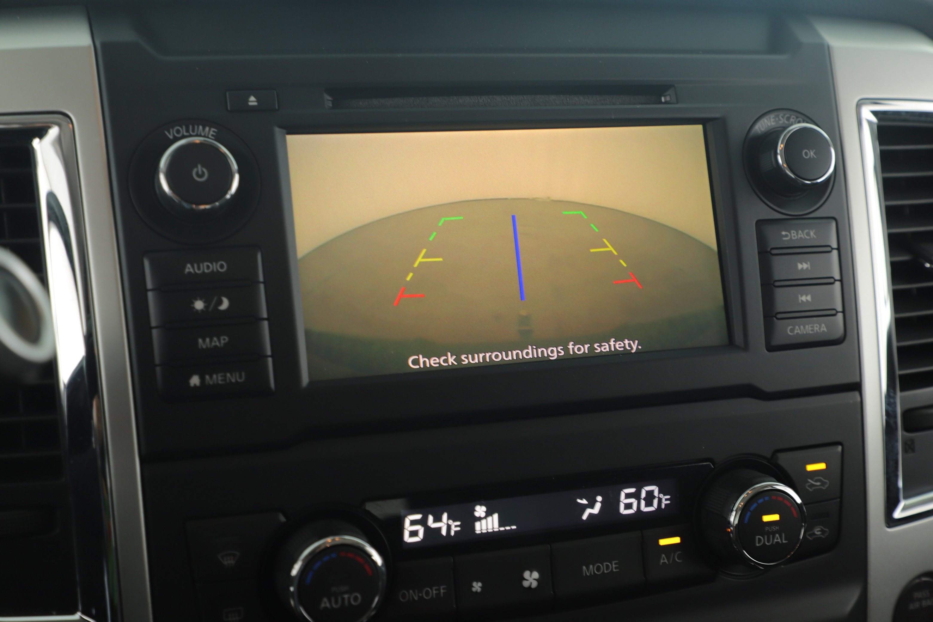 Used 2019 Nissan Titan SL image 15