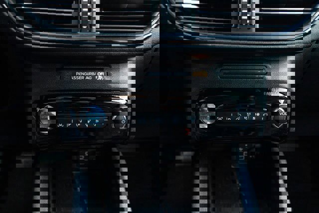 Certified 2025 Ford Escape ST-Line Elite w/ Premium Technology Package image 20