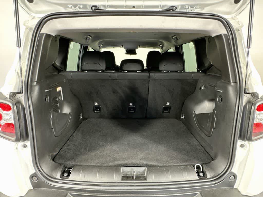 Used 2023 Jeep Renegade Latitude AWD/4WD image 20