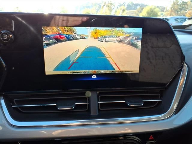 Used 2024 Chevrolet Trax LT w/ Driver Confidence Package image 28