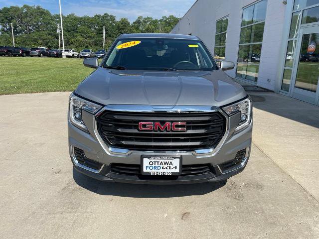 Used 2024 GMC Terrain SLE AWD/4WD image 3