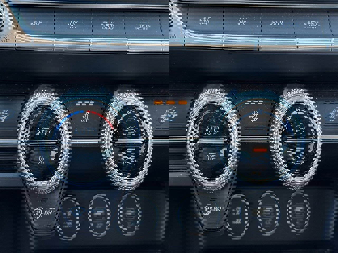 Used 2023 Genesis G70 3.3T image 22