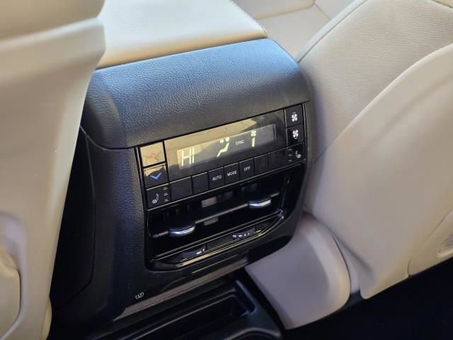 Used 2023 Jeep Grand Cherokee L Limited w/ Luxury Tech Group II image 18