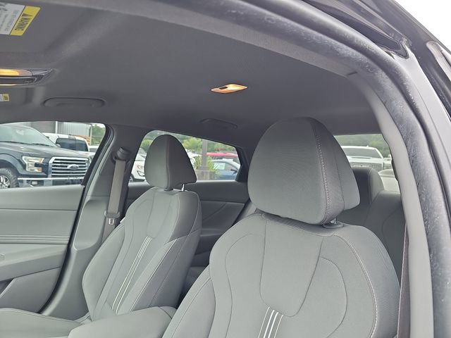 Used 2022 Hyundai Elantra SEL w/ Convenience Package FWD image 16