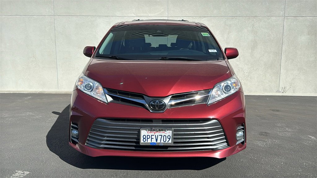 Used 2020 Toyota Sienna XLE w/ XLE Navigation Package image 5