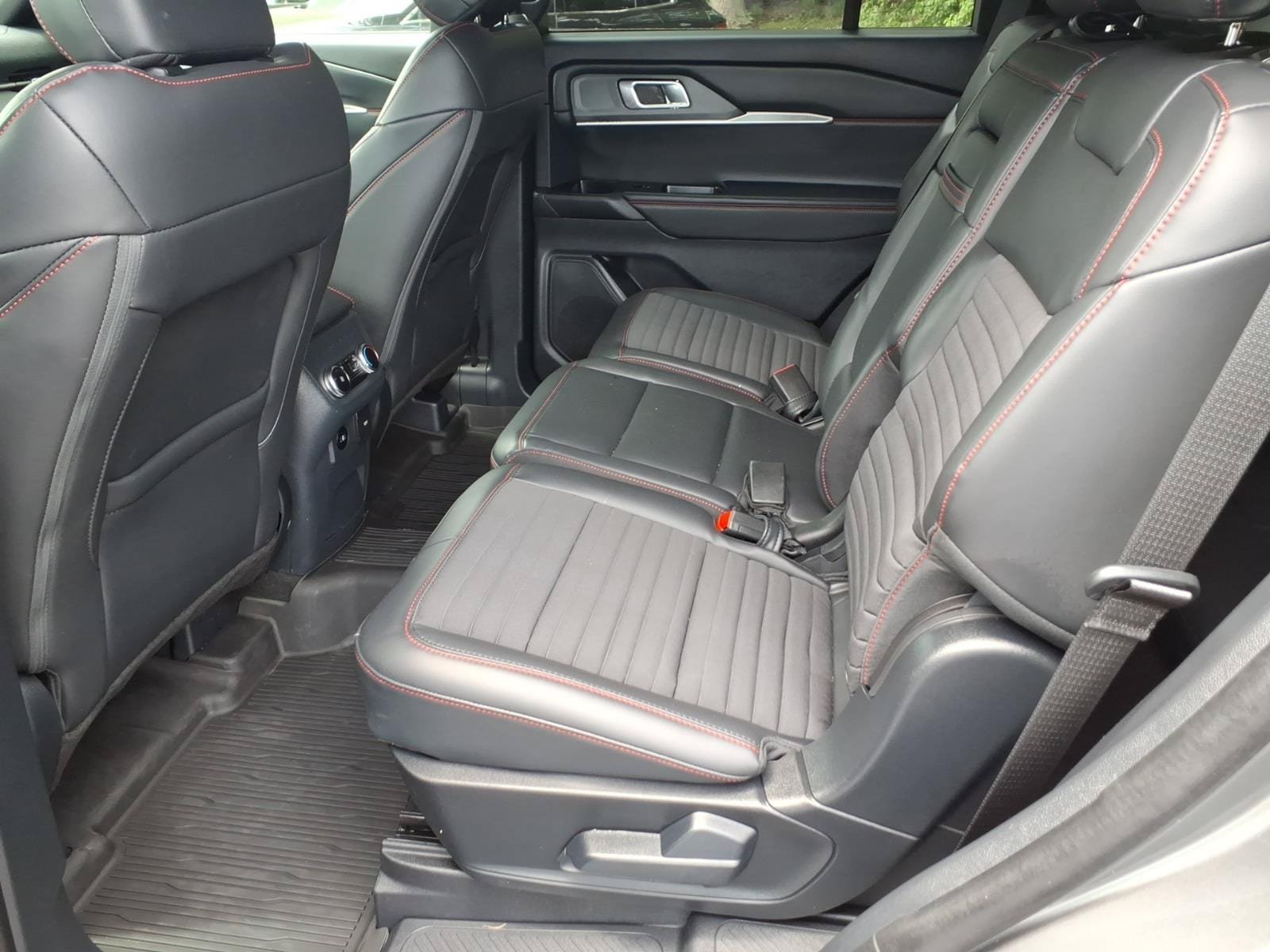 Certified 2025 Ford Explorer ST-Line w/ ST-Line Street Pack AWD/4WD image 13