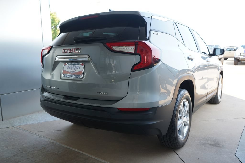 Used 2024 GMC Terrain SLE AWD/4WD image 9