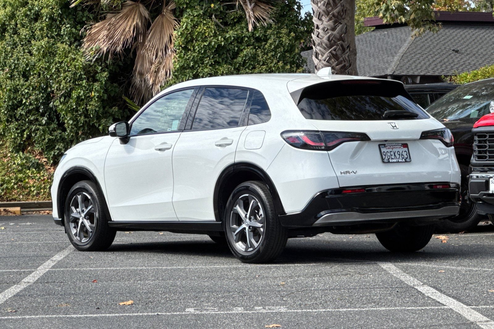Used 2023 Honda HR-V EX-L image 6