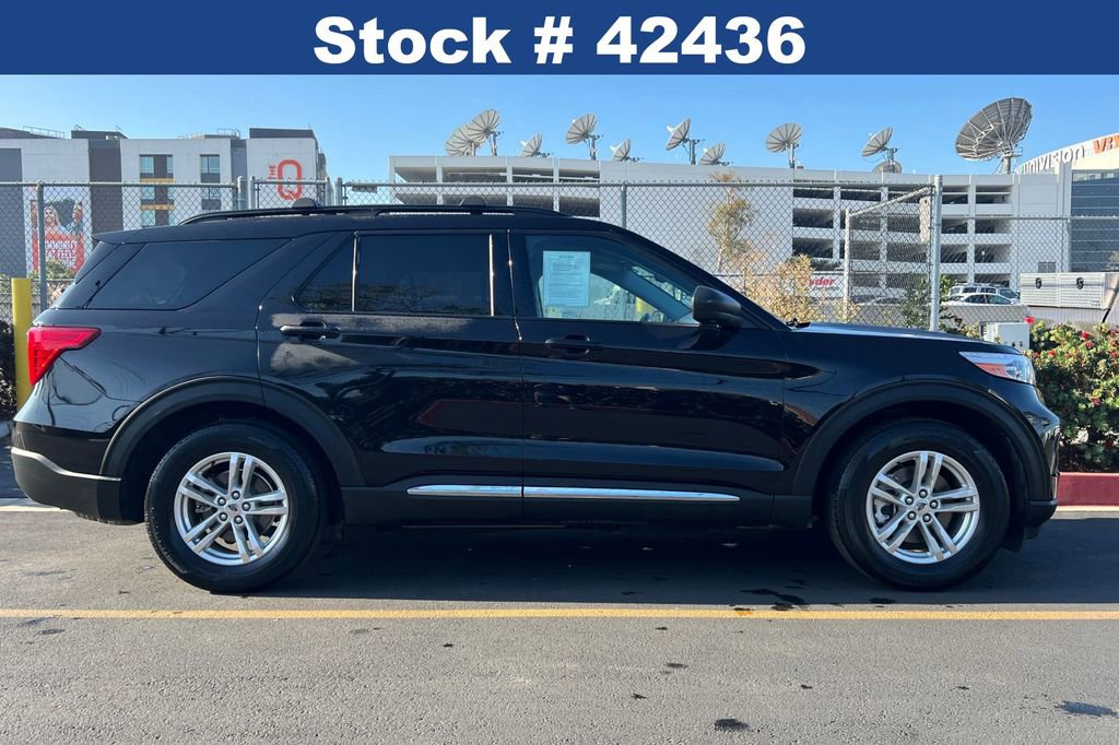 Certified 2022 Ford Explorer XLT w/ Equipment Group 202A image 3
