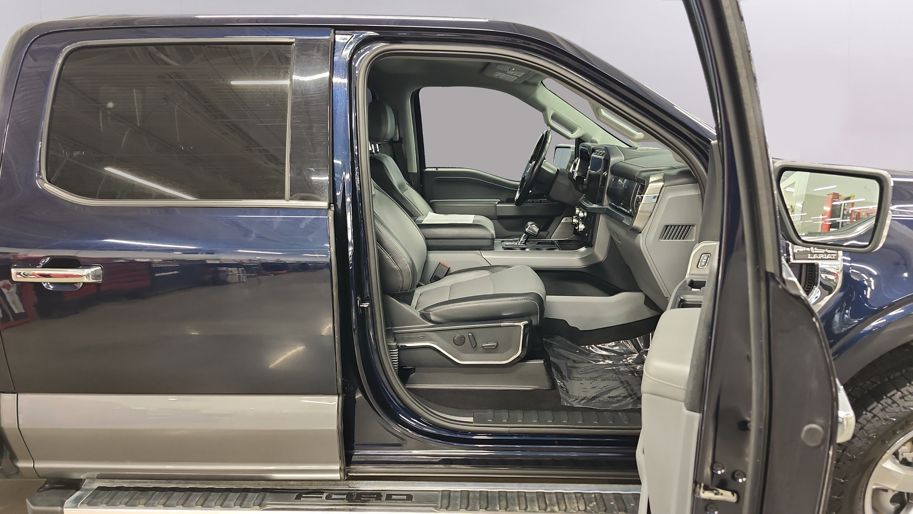 Certified 2023 Ford F150 Lariat w/ Trailer Tow Package AWD/4WD image 23