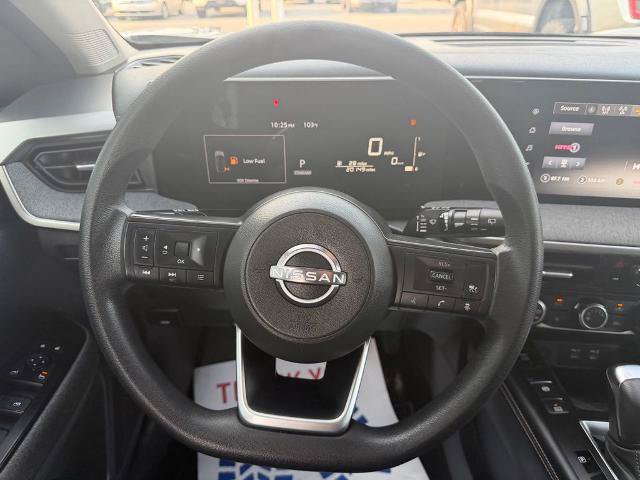 Used 2025 Nissan Kicks SV AWD/4WD image 15