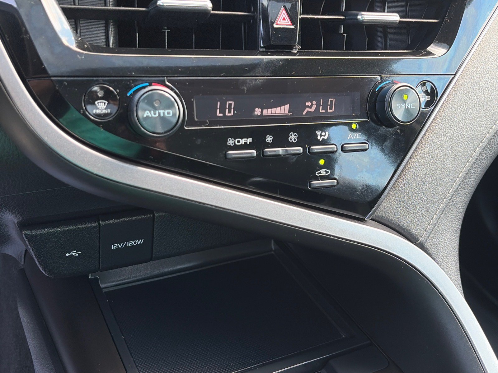Used 2024 Toyota Camry SE FWD image 12