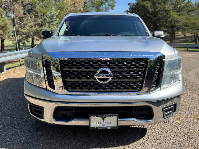 Used 2017 Nissan Titan SV RWD image 2