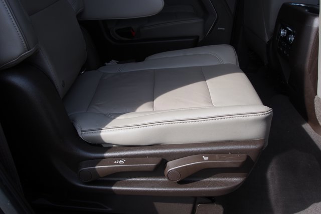 Used 2021 GMC Yukon SLT w/ SLT Luxury Plus Package image 14