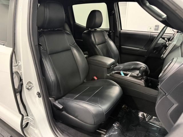 Used 2020 Toyota Tacoma TRD Sport w/ TRD Premium Sport Package AWD/4WD image 39