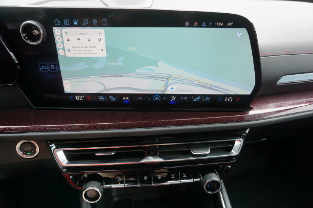 Used 2024 Chevrolet Traverse RS w/ LPO, Floor Liner Package FWD image 4