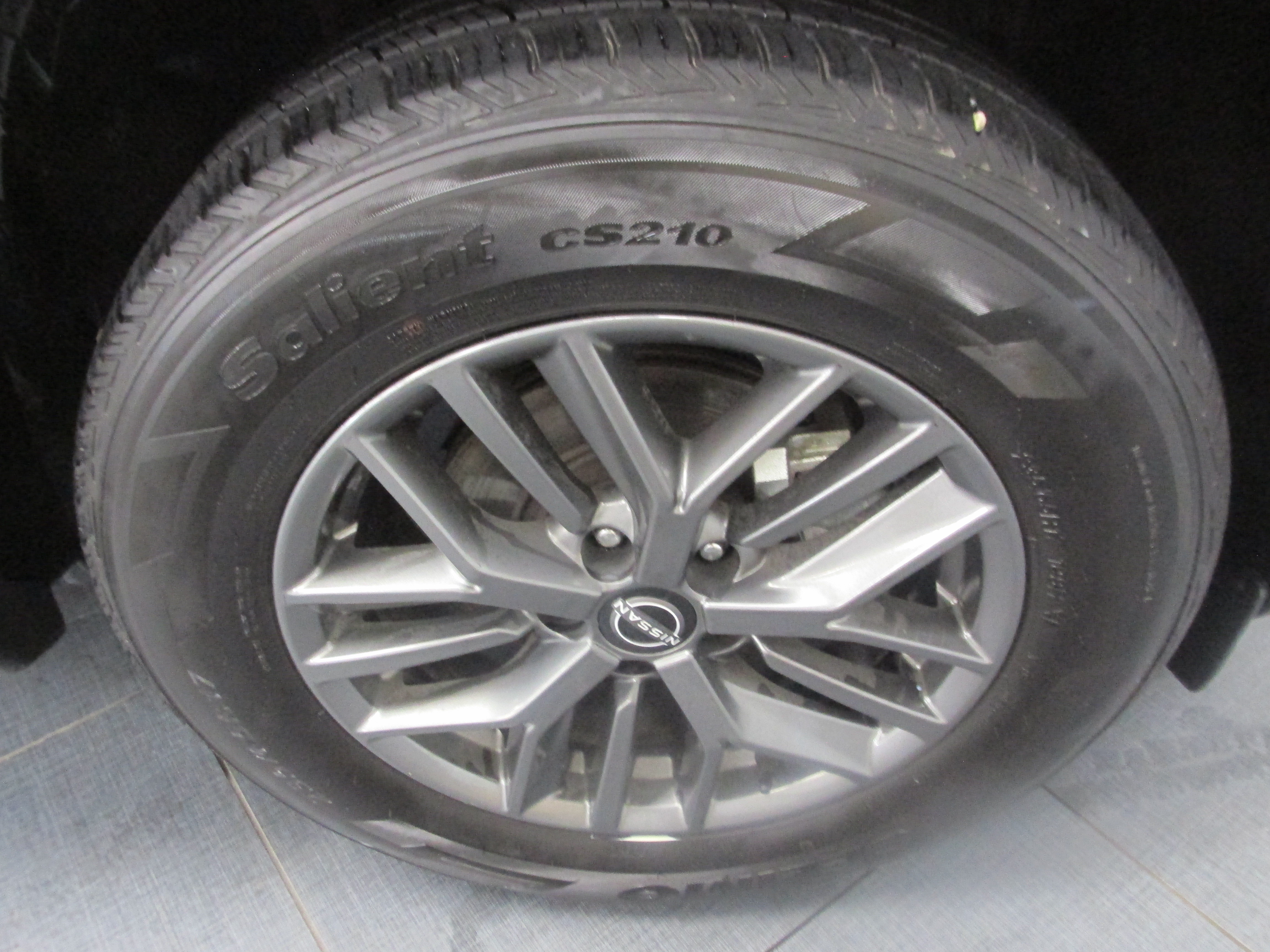 Used 2024 Nissan Rogue S FWD image 15