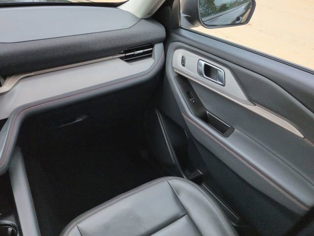 Certified 2025 Ford Explorer Active w/ Active Comfort Package RWD image 21