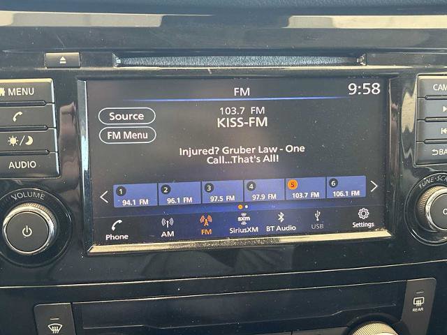 Used 2020 Nissan Rogue SV image 12