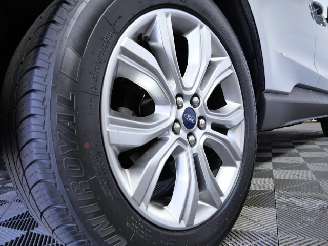 Certified 2020 Ford Edge Titanium w/ Equipment Group 301A AWD/4WD image 9