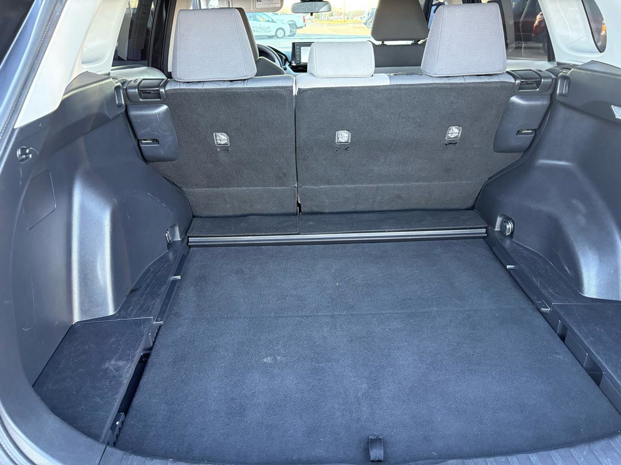 Used 2021 Toyota RAV4 XLE FWD image 54