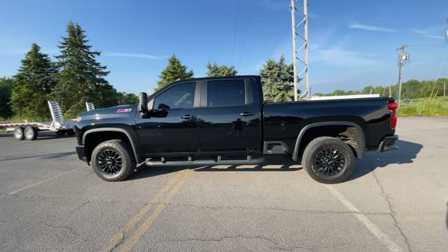 Used 2022 Chevrolet Silverado 2500 LT w/ Midnight Edition AWD/4WD image 6