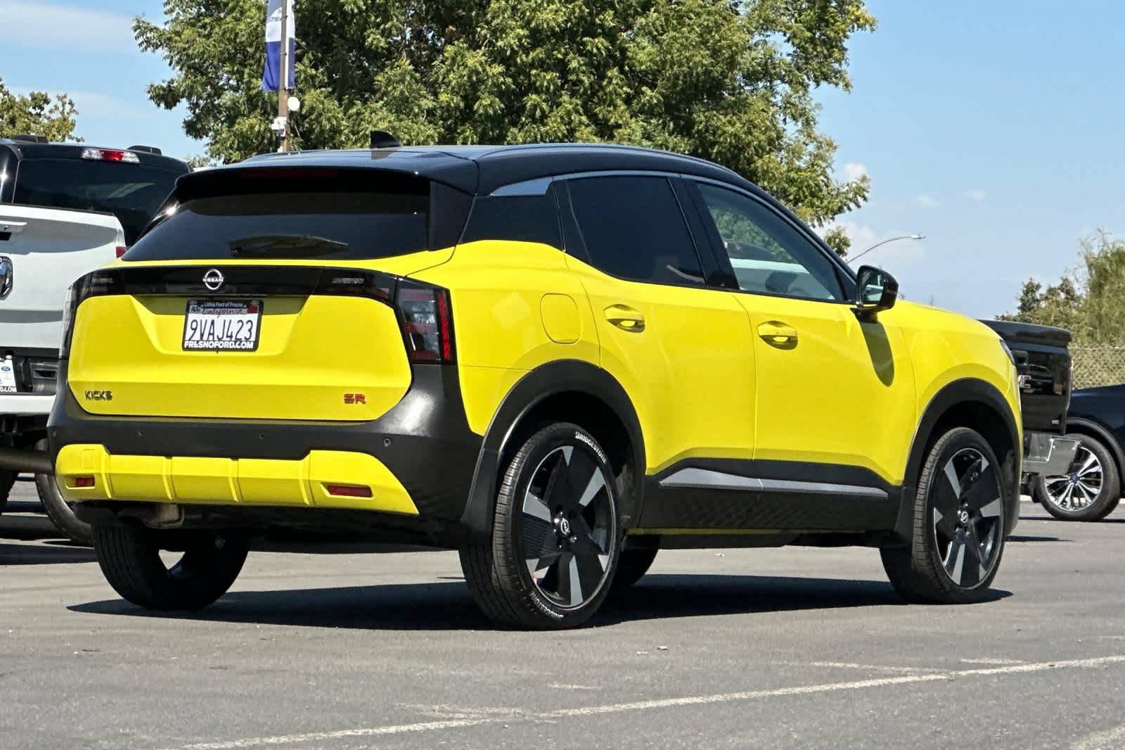 Used 2025 Nissan Kicks SR FWD image 2