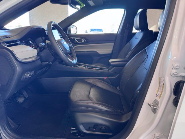 Used 2023 Jeep Compass Limited AWD/4WD image 9