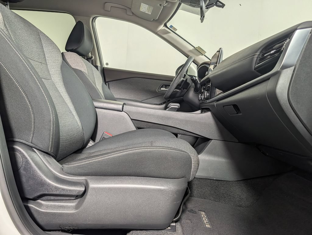 Used 2023 Nissan Rogue SV FWD image 12