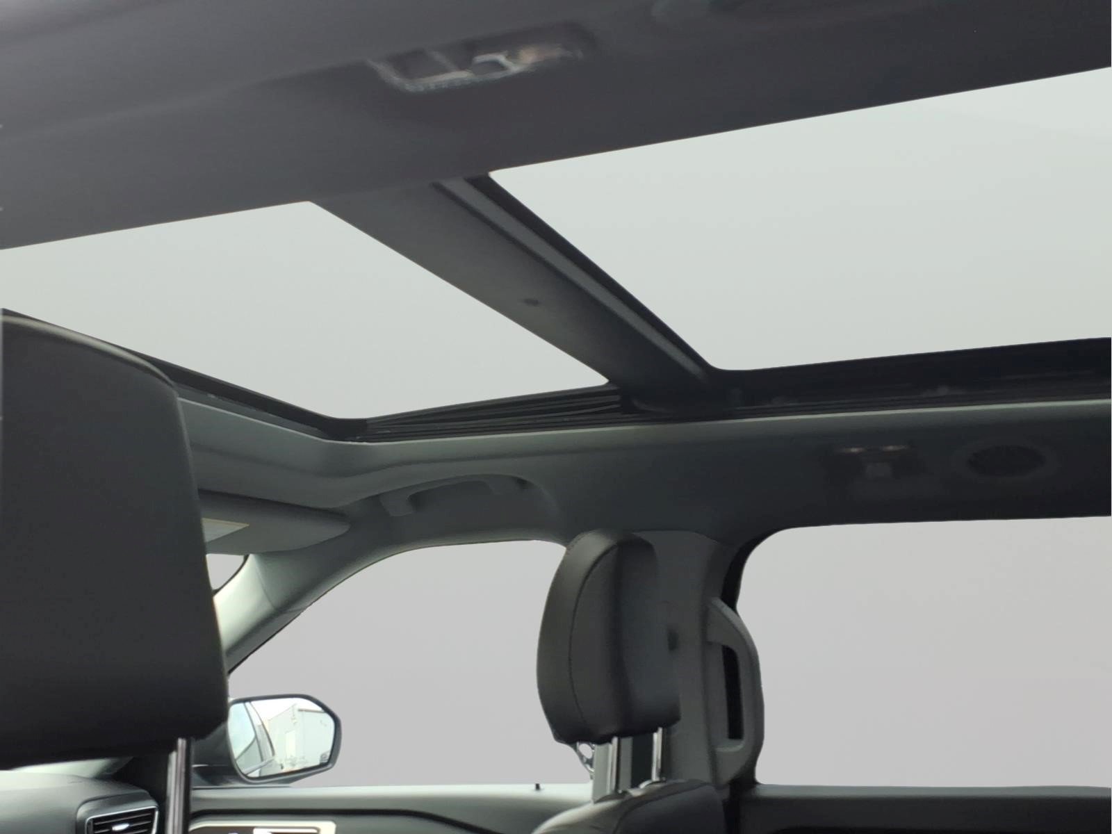 Certified 2024 Ford Explorer XLT w/ Equipment Group 202A AWD/4WD image 13