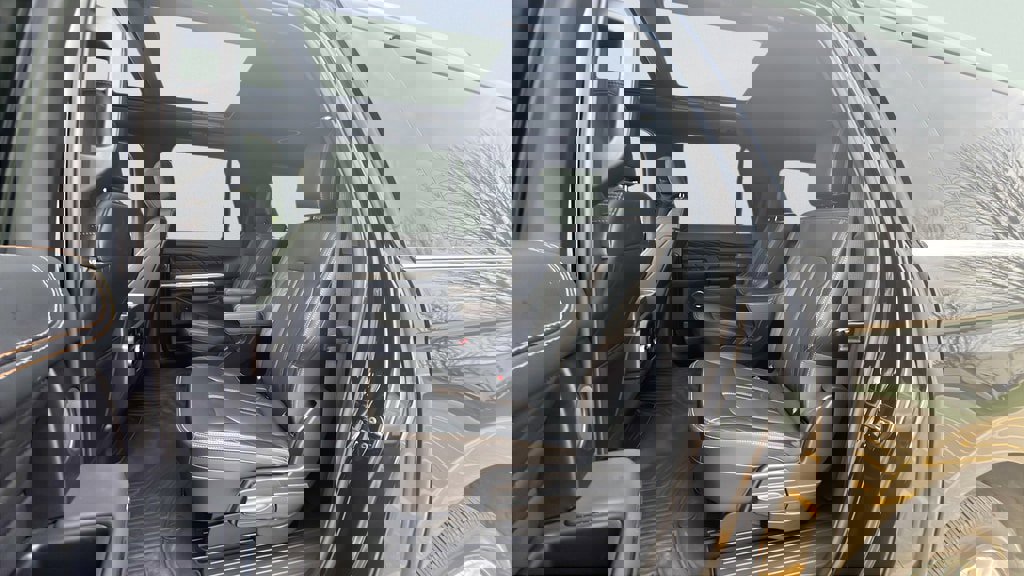 Certified 2024 Ford Expedition Max Platinum image 17