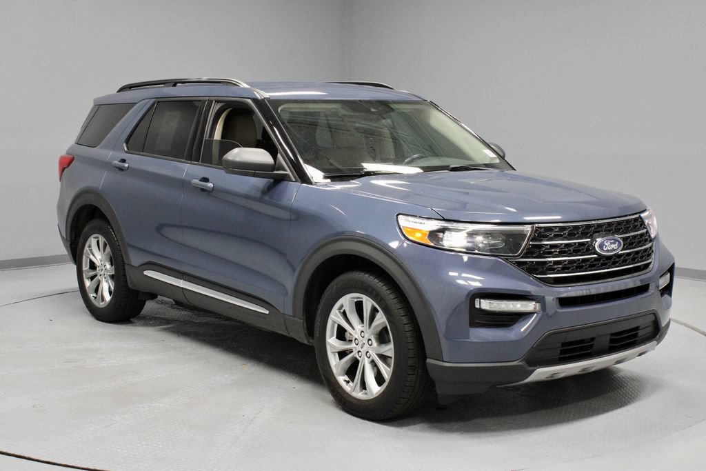 Certified 2021 Ford Explorer XLT w/ Equipment Group 202A AWD/4WD image 1