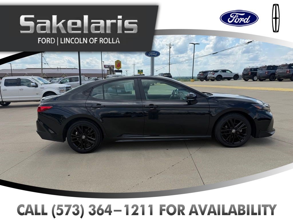 Used 2025 Toyota Camry SE FWD image 4