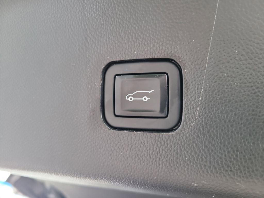 Used 2019 Chevrolet Traverse LT FWD image 9