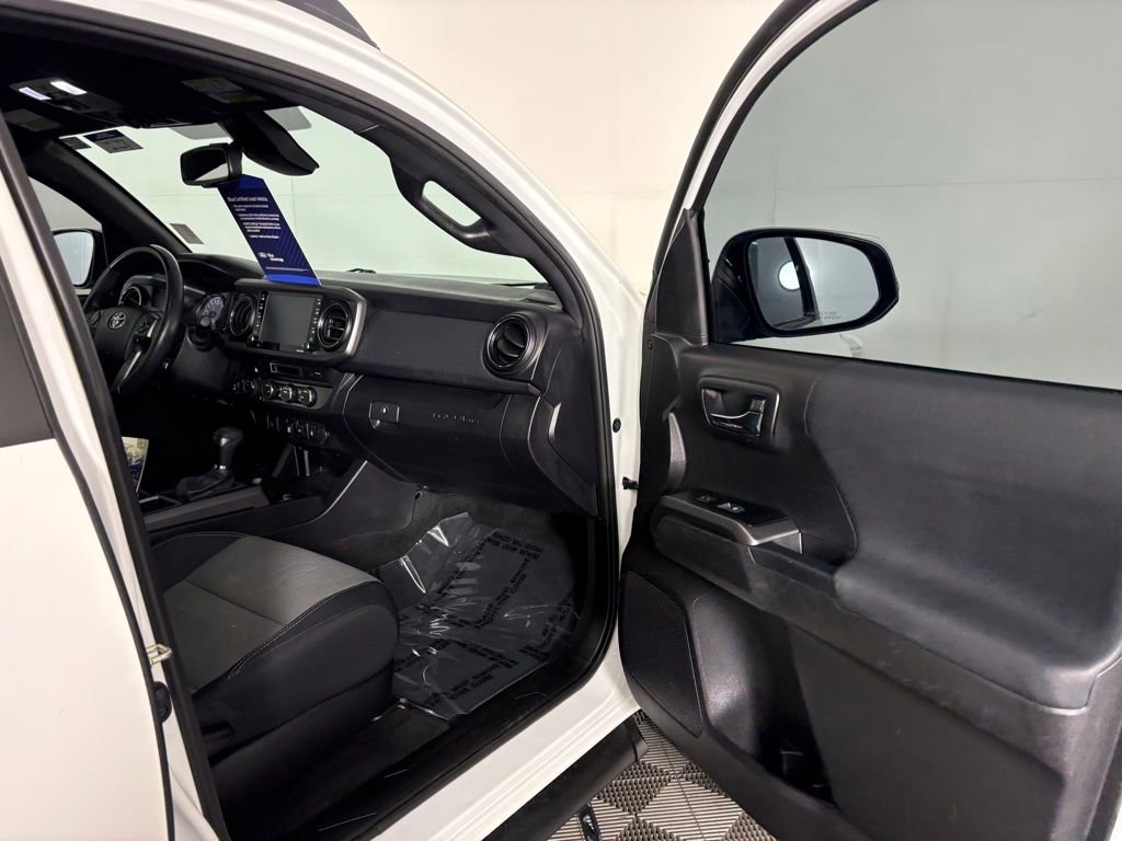 Used 2021 Toyota Tacoma TRD Off-Road image 32