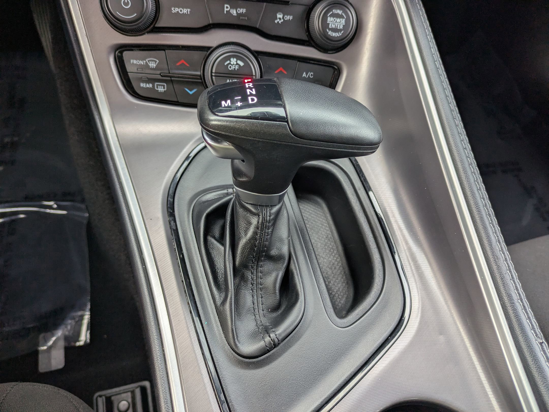 Used 2022 Dodge Challenger SXT w/ Driver Convenience Group image 23