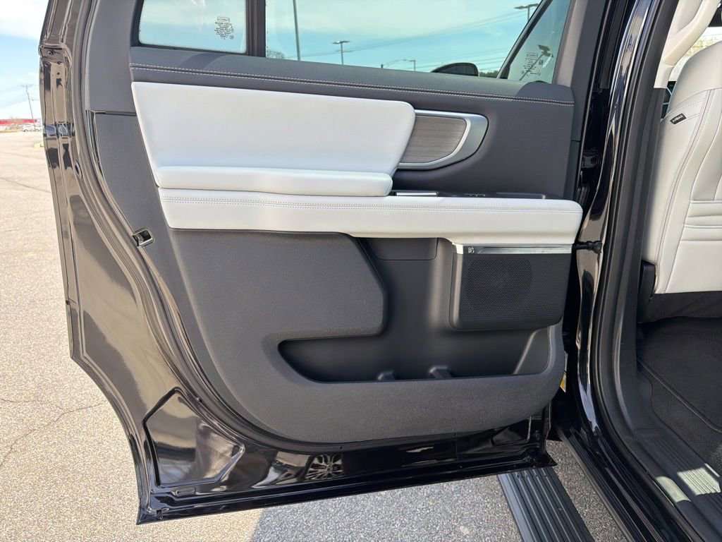 Certified 2025 Ford Expedition Max Platinum image 16