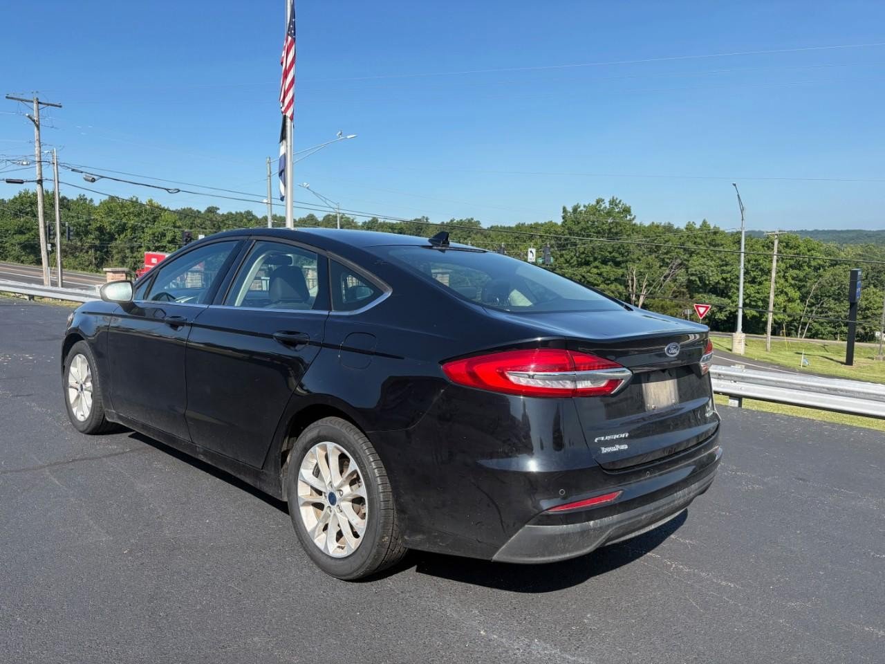 Certified 2020 Ford Fusion SE FWD image 3
