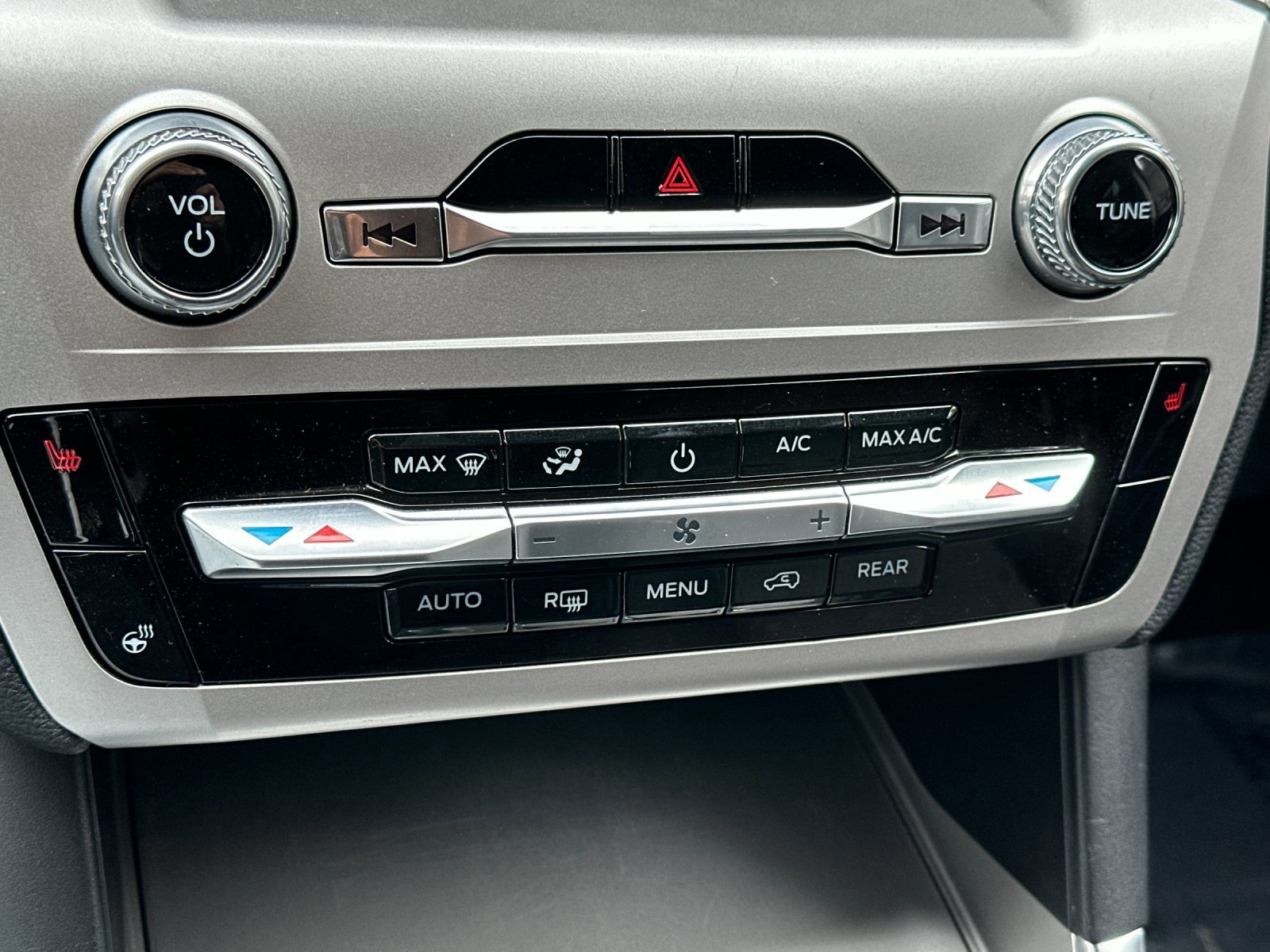 Certified 2022 Ford Explorer XLT w/ Equipment Group 202A image 22