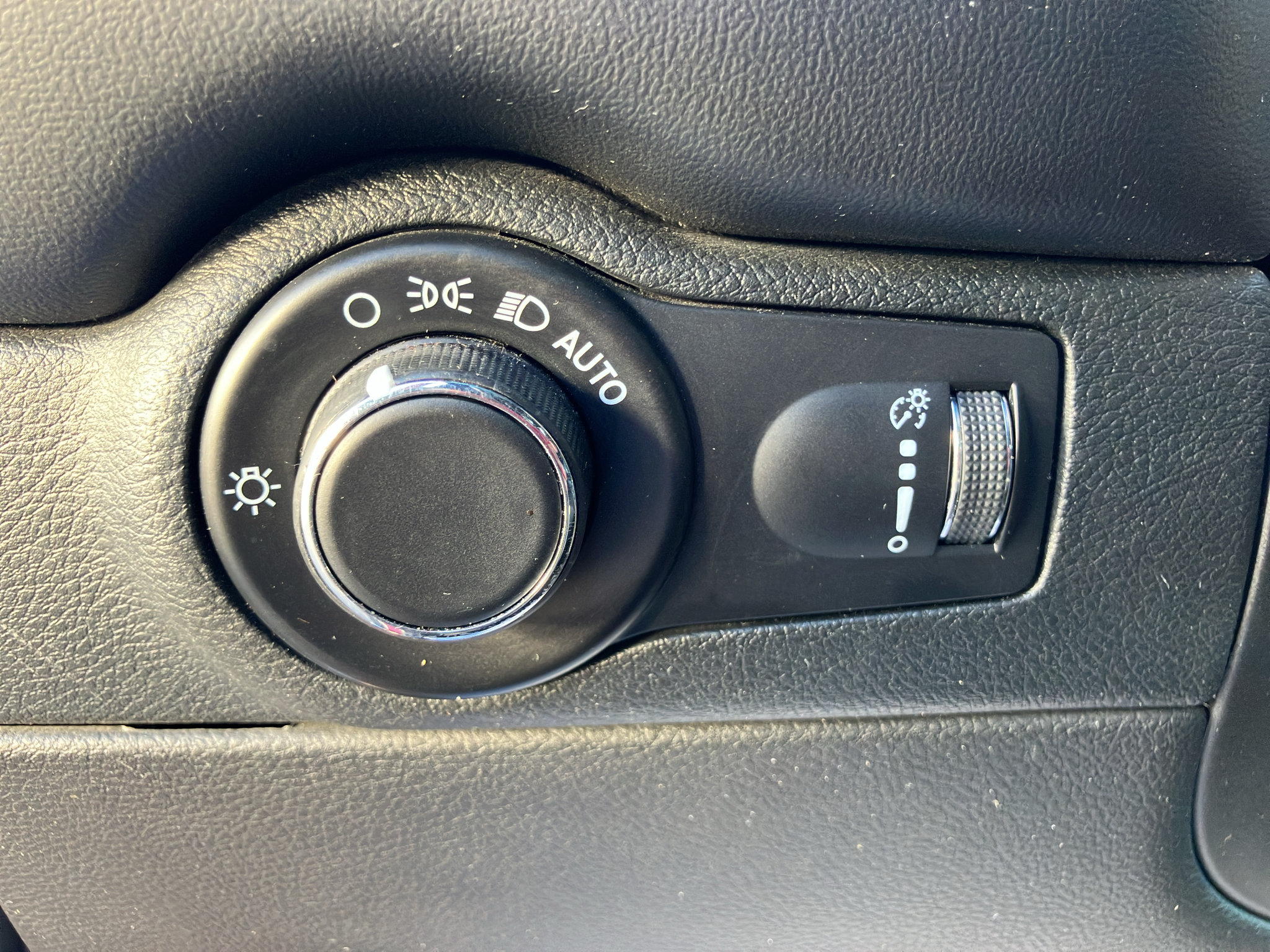 Used 2023 Dodge Durango SXT Launch Edition AWD/4WD image 14