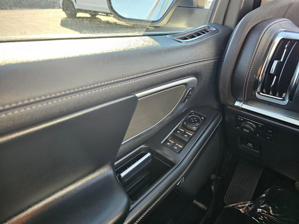 Certified 2025 Ford Expedition Max Platinum image 28