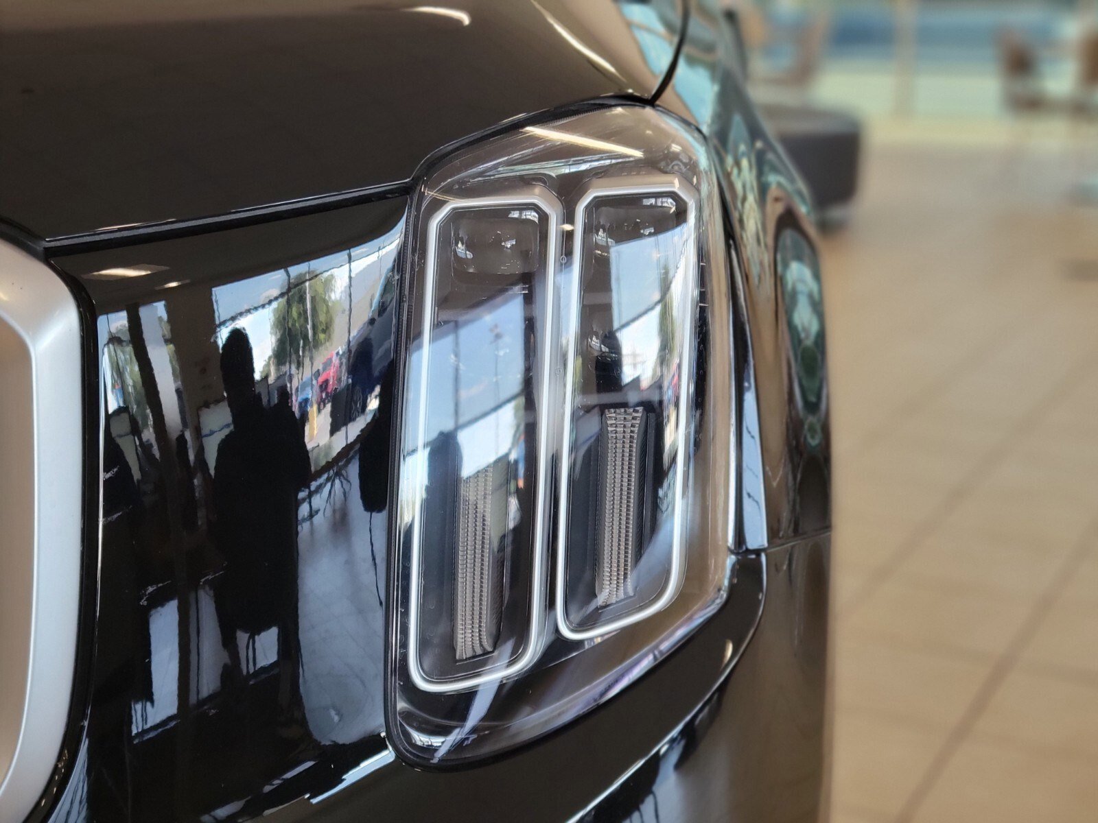 Used 2024 Kia Telluride SX w/ Towing Package image 8