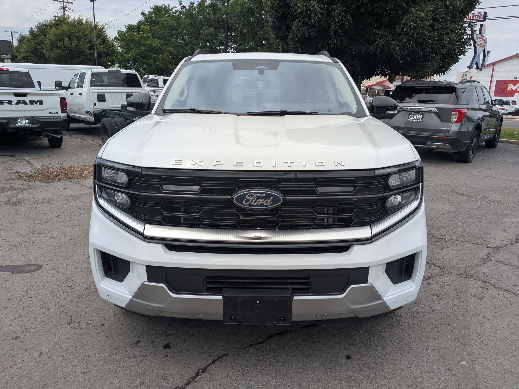 Certified 2025 Ford Expedition Platinum AWD/4WD image 11