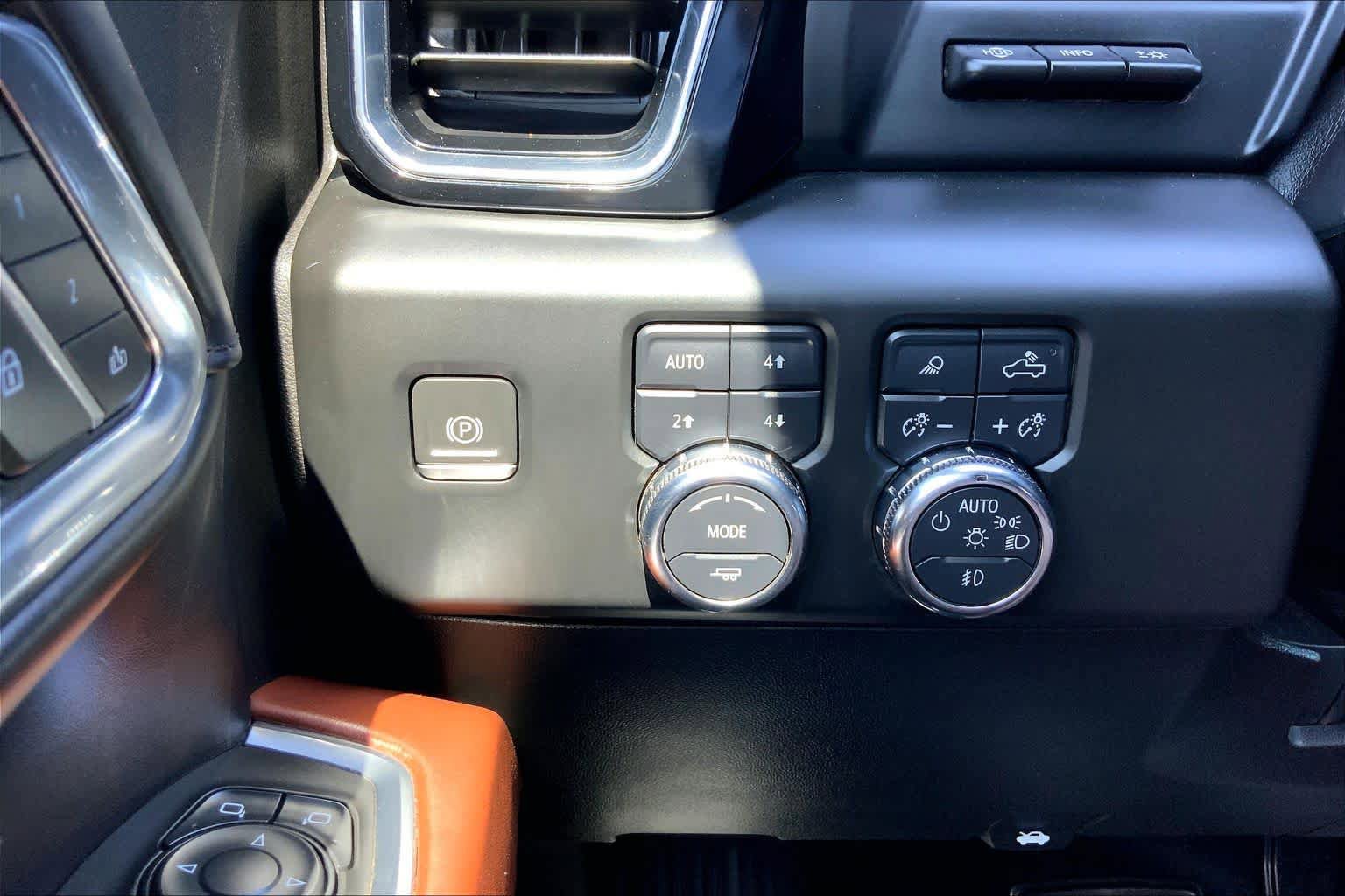 Used 2024 GMC Sierra 2500 Denali Ultimate AWD/4WD image 36